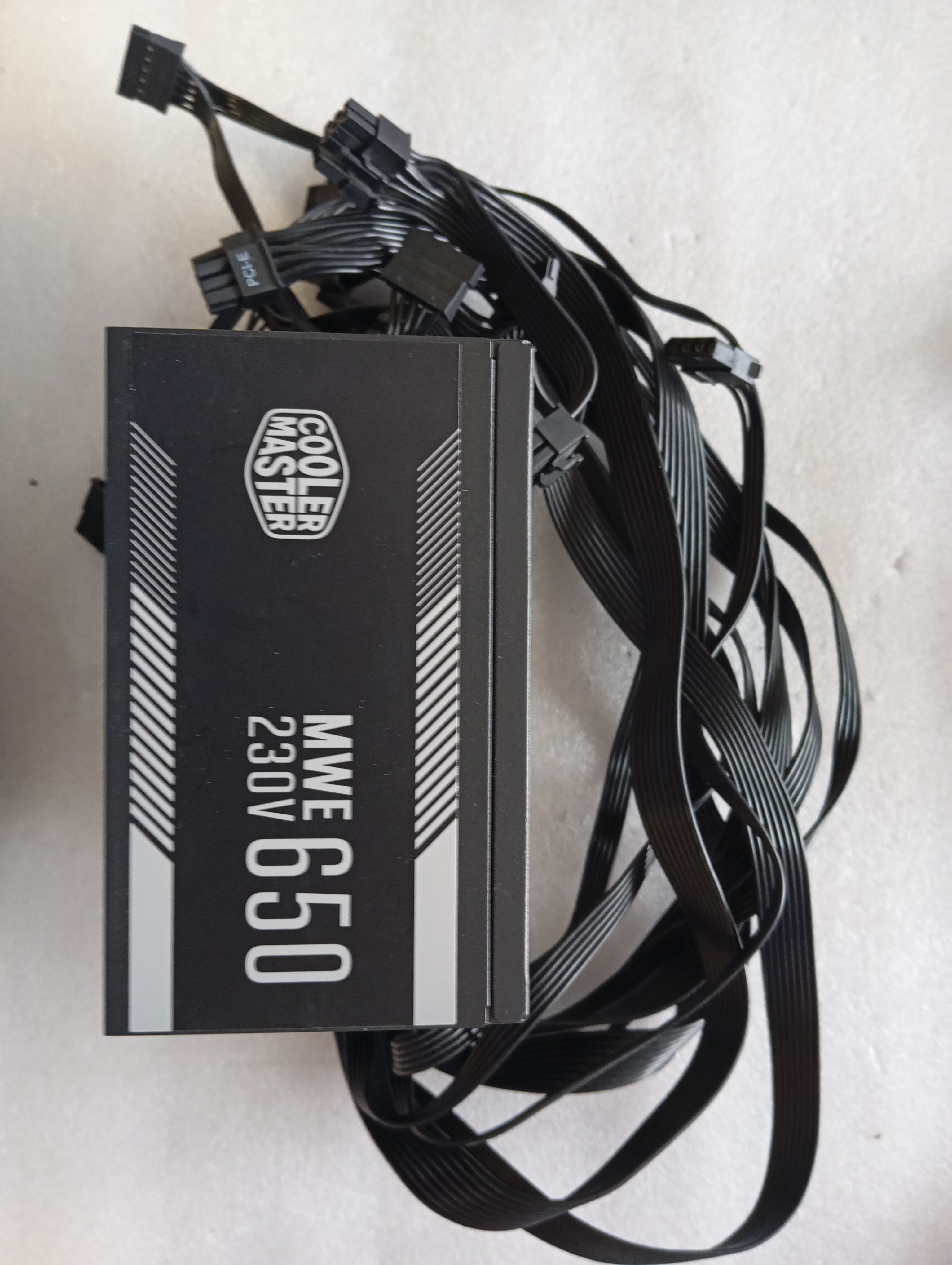 Refurbished Cooler Master MWE 550 White 230V - V2 Refurbished Cooler Master MWE 550 White 230V - V2
